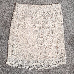 FOREVER 21 Ivory Lace Short Pull-On Pencil Skirt w Lining; Size Small